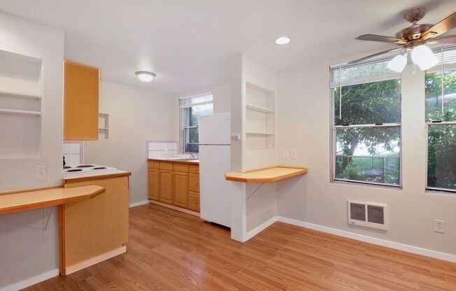 Studio, 1 bath, 400 sqft, $1,195, Unit B19