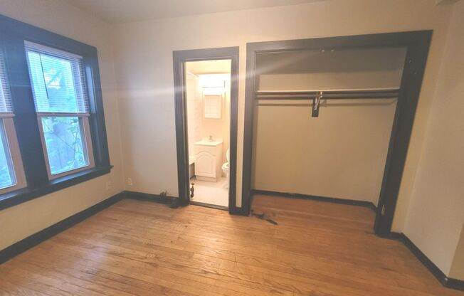 Studio, 1 bath, $825, Unit 09