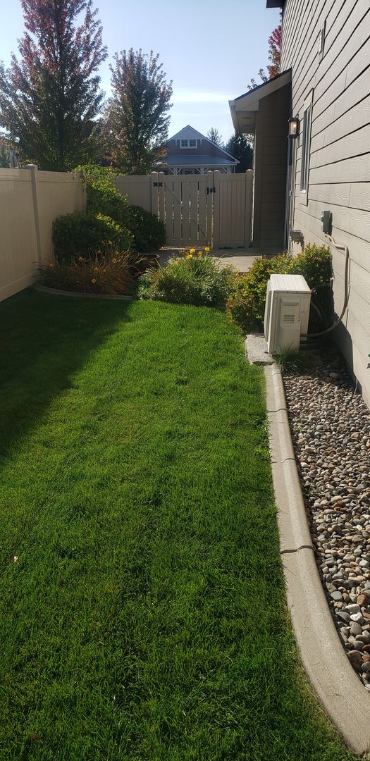 Liberty Lake Community-Rocky Hill 3 bedroom 2.5 bath townhome end unit with fenced in side yard.