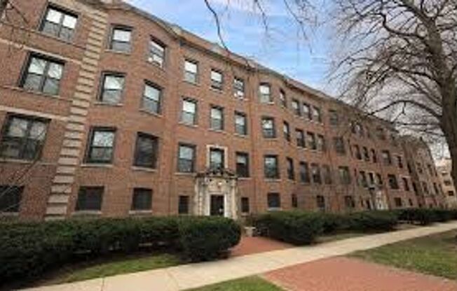 Updated Apartments Located at 800 Michigan