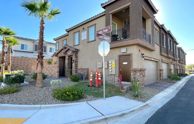 Stunning 3 Bedoom 2.5 Bath Townhome in Henderson!