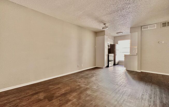 University Quarters - 1 Bed 1 Bath!!