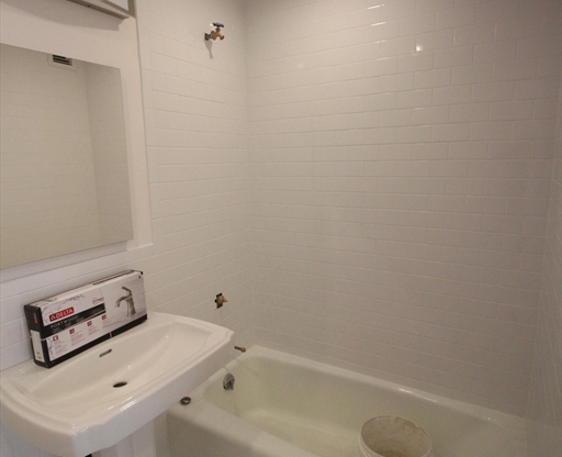 1 bed, 1 bath, 750 sqft, $3,900, Unit 39D
