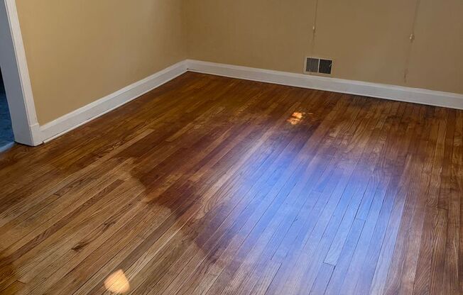 3 BDRM 1.5 BTH in Baltimore City Sinclair Ln