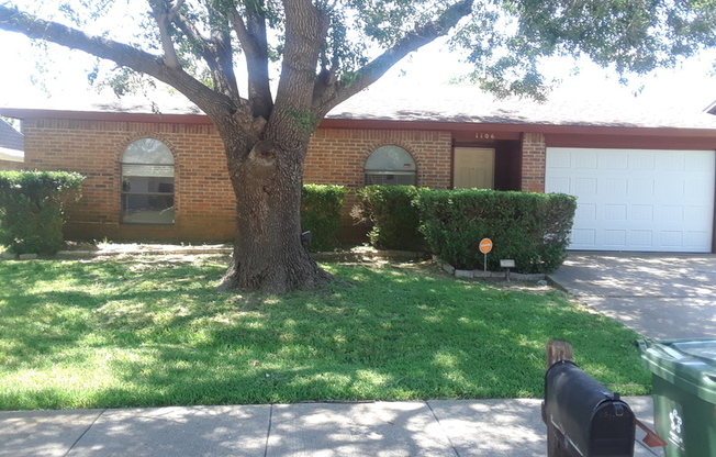 3 beds, 2 baths, 1,184 sqft, $1,895