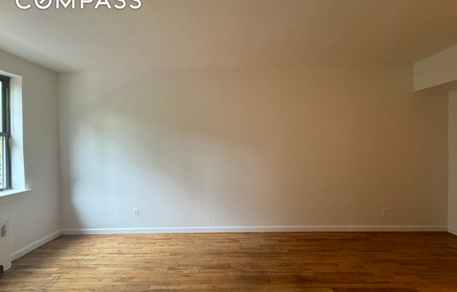 Studio, 1 bath, $2,500, Unit 2D