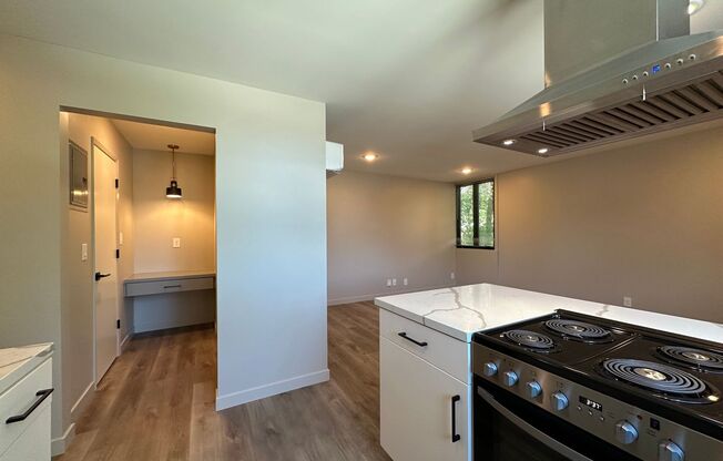 Studio, 1 bath, 425 sqft, $1,650, Unit 201