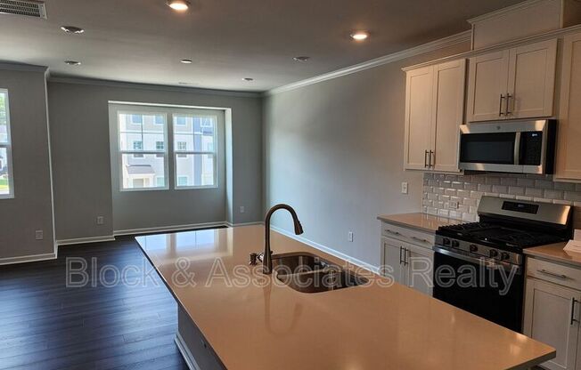 428 DEERCROFT DR