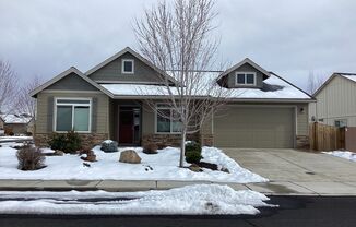 Stunning 3/2 NW Redmond Home on a Corner Lot! 3160 NW Canyon