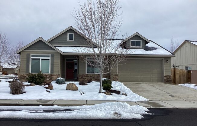 Stunning 3/2 NW Redmond Home on a Corner Lot! 3160 NW Canyon