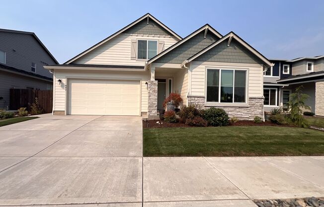 Gorgeous 5 Bedroom in Battle Ground!