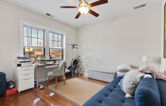 3 beds, 1 bath, 1,240 sqft, $3,450, Unit 1819L-1