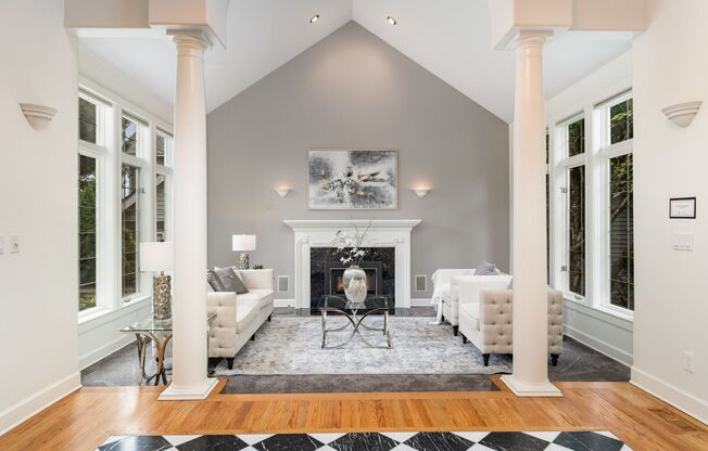 Beautiful Bellevue home with a View!