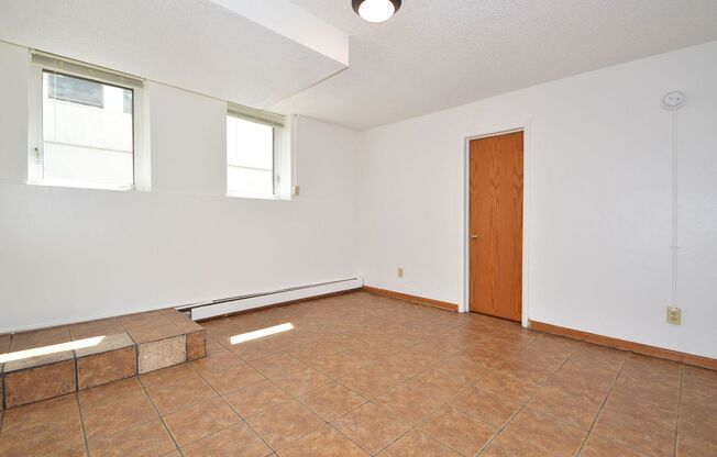 1 bed, 1 bath, 420 sqft, $950, Unit 1 - B4