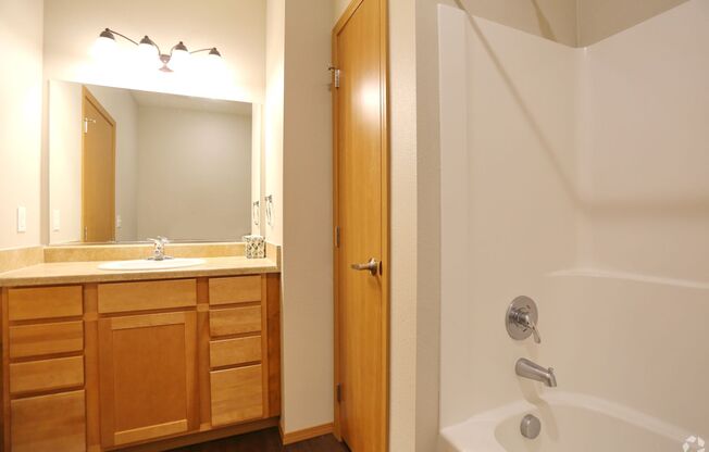 1 bed, 1 bath, 672 sqft, $1,275, Unit 1303