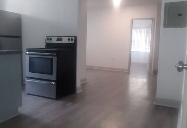 1 bed, 1 bath, 555 sqft, $1,950, Unit 4