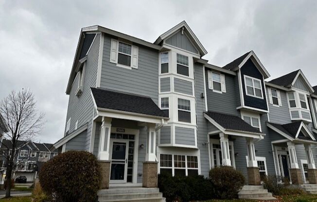 Beautiful End-Unit Cobblestone Lake 3 Bed Townhouse! Available Now!