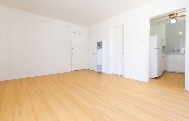 Studio, 1 bath, 375 sqft, $1,975, Unit 208
