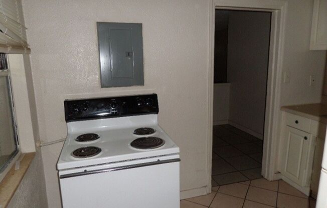 2 beds, 1 bath, 840 sqft, $1,995, Unit Lower