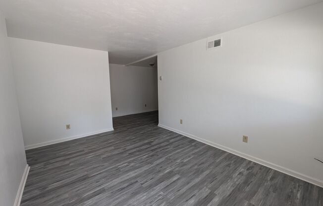 2 beds, 1 bath, $1,100, Unit Unit 6