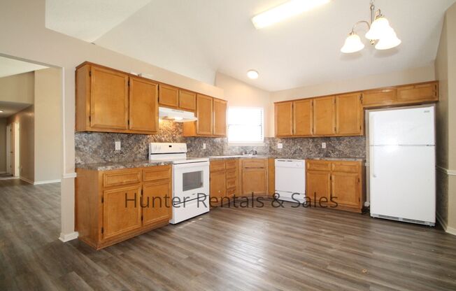 3 beds, 2 baths, $1,275