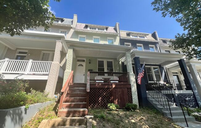 Charming 4 BR/2 BA Townhome in Eckington!