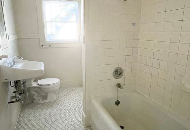 Studio, 1 bath, $1,500