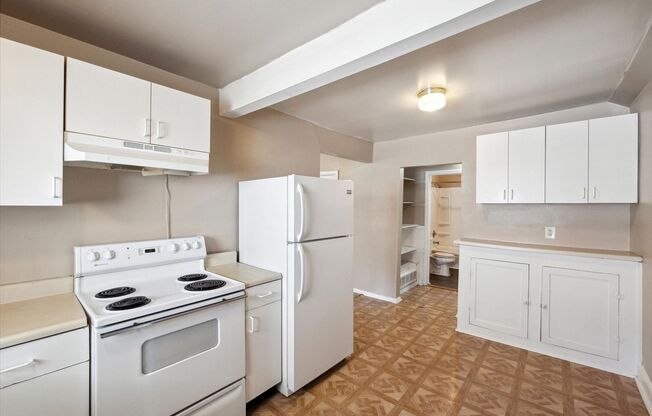 2 beds, 1 bath, $1,300