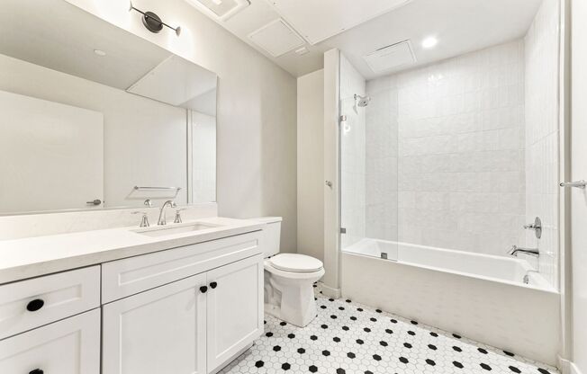 2 beds, 1 bath, 989 sqft, $2,850, Unit 109