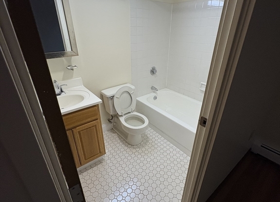 3 beds, 1 bath, 1,000 sqft, $4,500, Unit 3