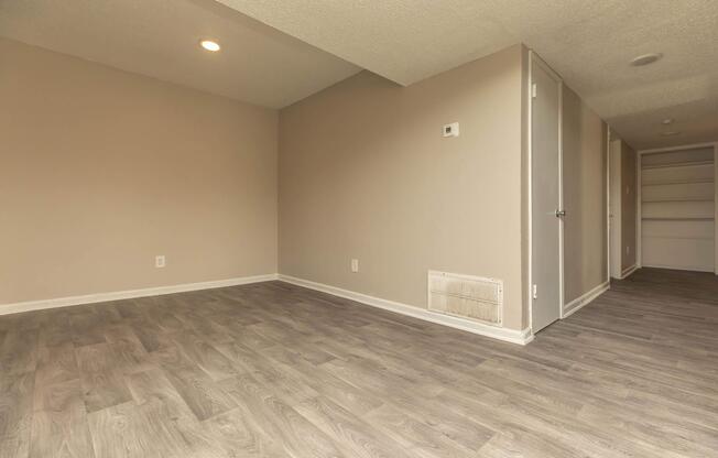 3 beds, 2 baths, 1,250 sqft, $1,275