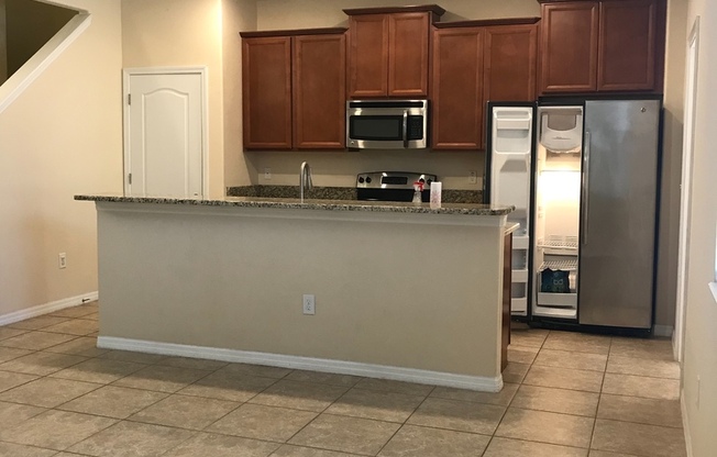 4 bedroom independence Winter Garden townhouse for rent (internet/cable included in the rent)