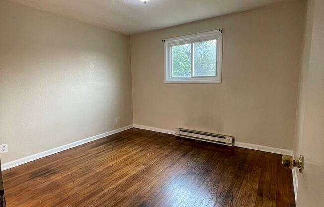 2 beds, 1 bath, $1,095, Unit Unit 1339A