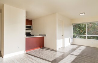 3 beds, 1 bath, 980 sqft, $3,195, Unit R-412