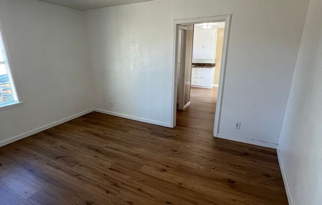 Cozy 1 bedroom back house