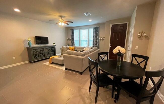 3 beds, 2.5 baths, $2,100, Unit Unit 22