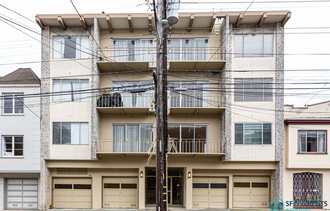 Inner Sunset: Bright 2nd Floor Studio w/ Laundry Onsite