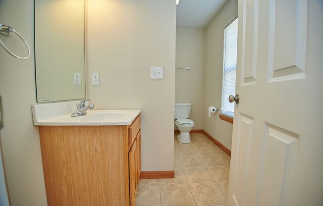 2 beds, 2.5 baths, 1,100 sqft, $1,295, Unit 34W