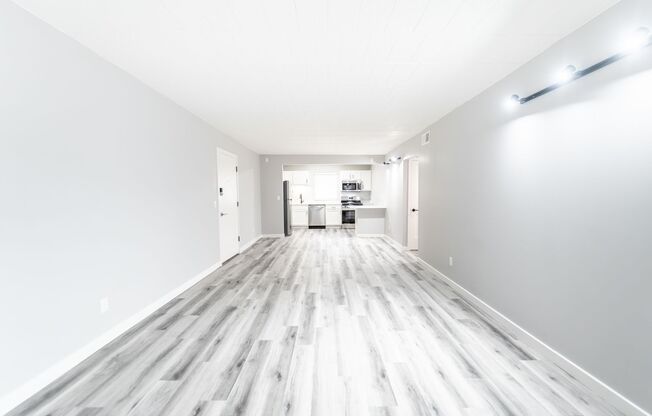 2 beds, 1 bath, 917 sqft, $1,695, Unit 403