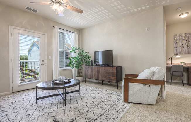 Welcome to Spring Creek Apartments in Crestview