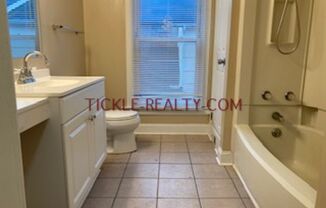 2 beds, 1 bath, $1,300, Unit 55.5