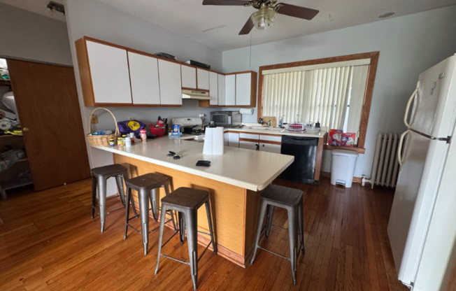 1354 FOSTER