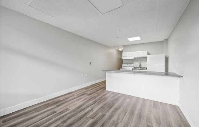 2 beds, 1 bath, 580 sqft, $1,100, Unit 230