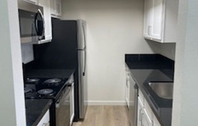 2 beds, 1 bath, 707 sqft, $1,239, Unit 7224