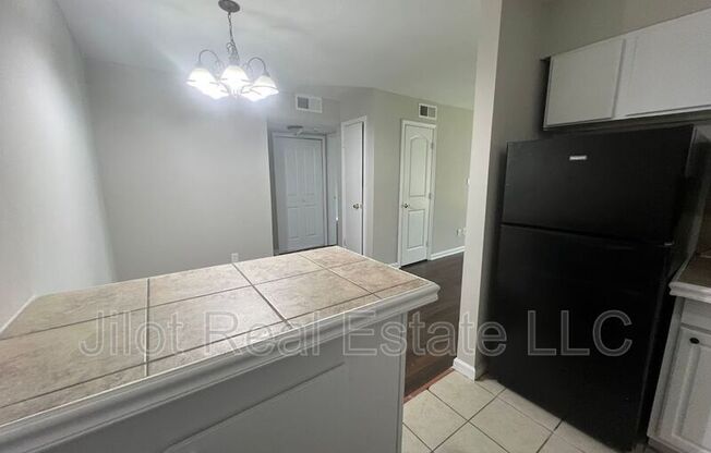 2711 Fairlee Drive Unit C3