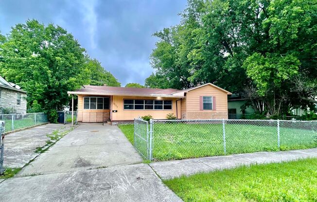 Welcome to your charming 3-bedroom, 1-bathroom home in the heart of Killeen, TX!