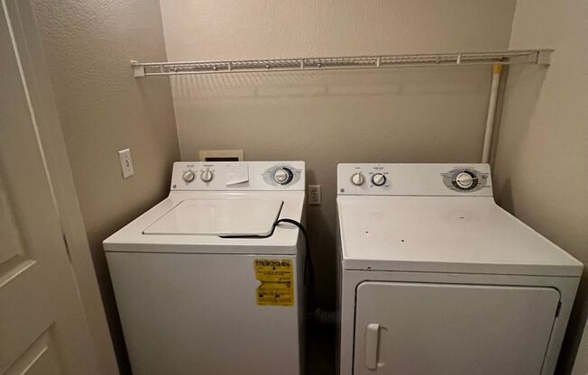 3 beds, 2 baths, $1,695, Unit # 2102