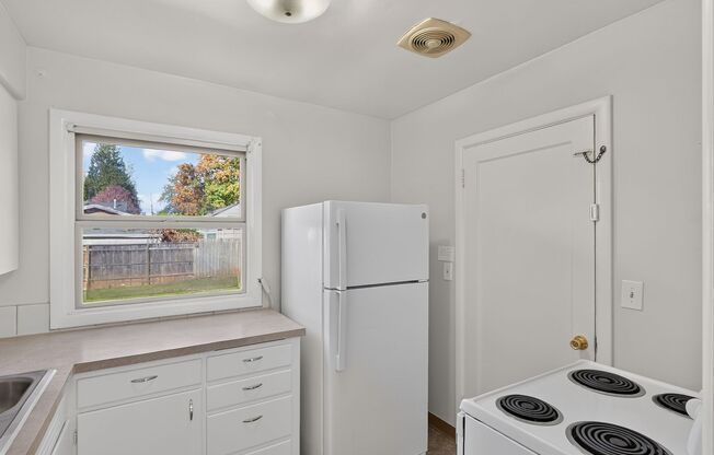 Charming 1 Bedroom Unit with Basement storage & Private Laundry