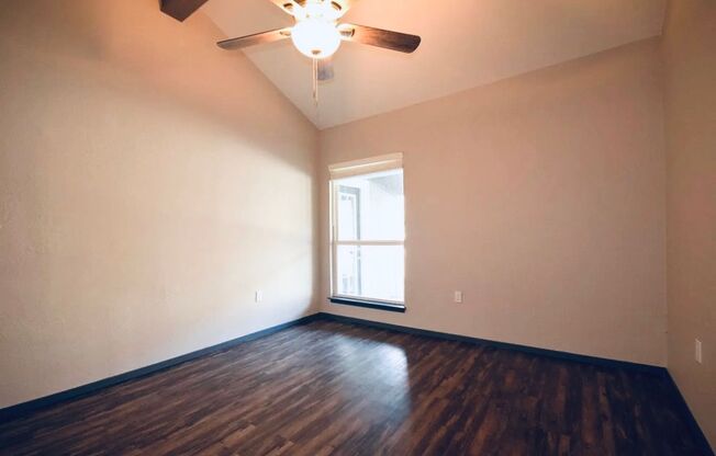 1 bed, 1 bath, $1,050, Unit 2012