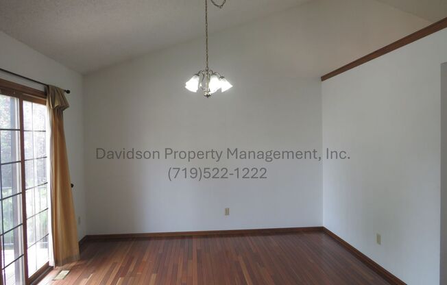 Stunning 4 Bedroom House in West Colorado Springs